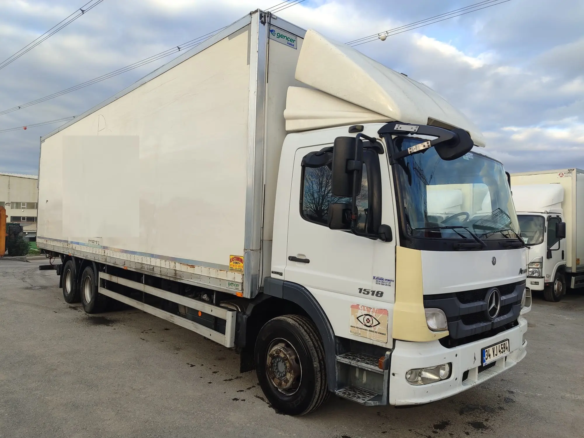 Atego 1518 10 Teker Liftli Fiber Kasa