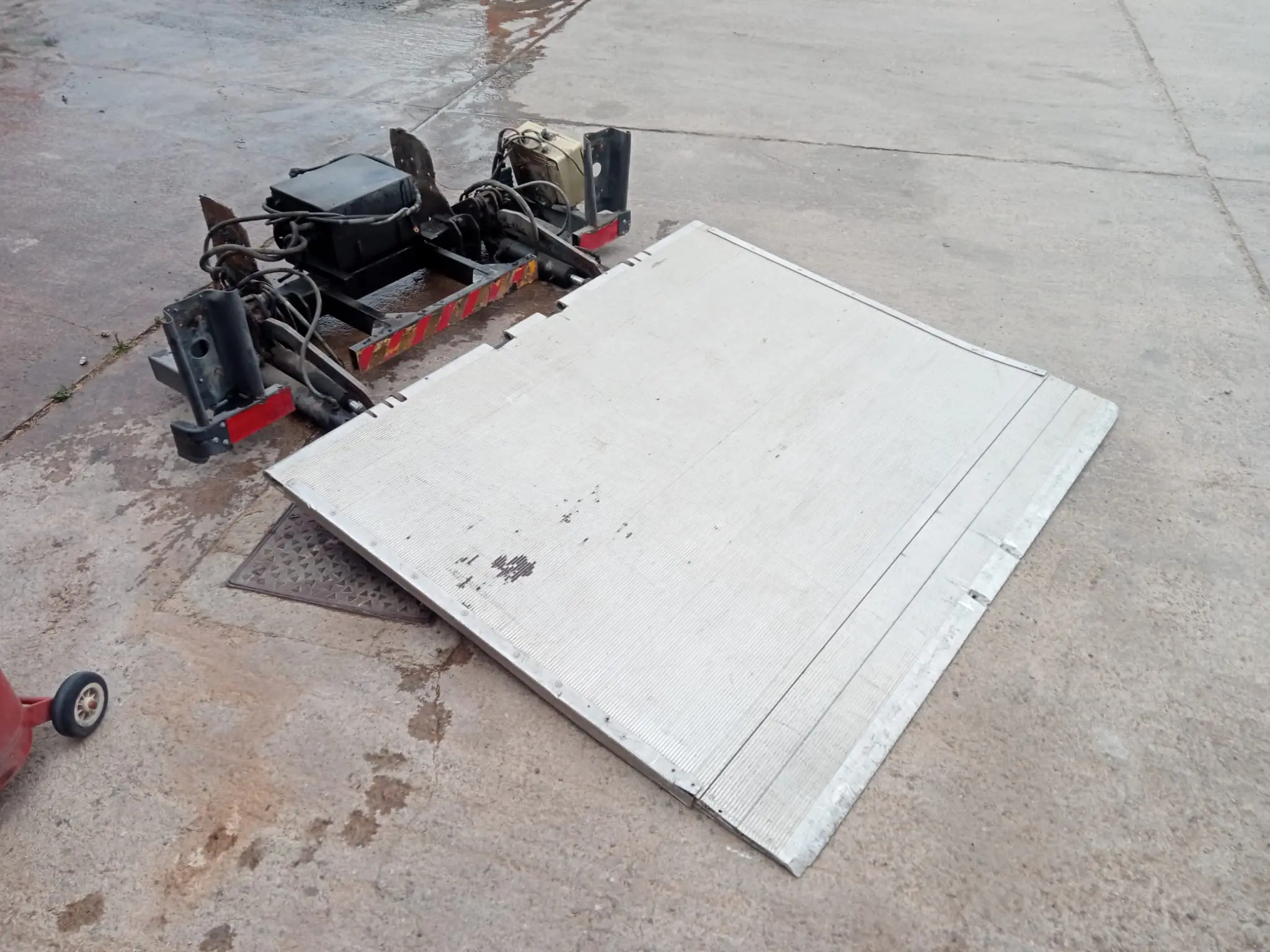 Alümiyum Lift 24 Volt ( Isuzu NQR )