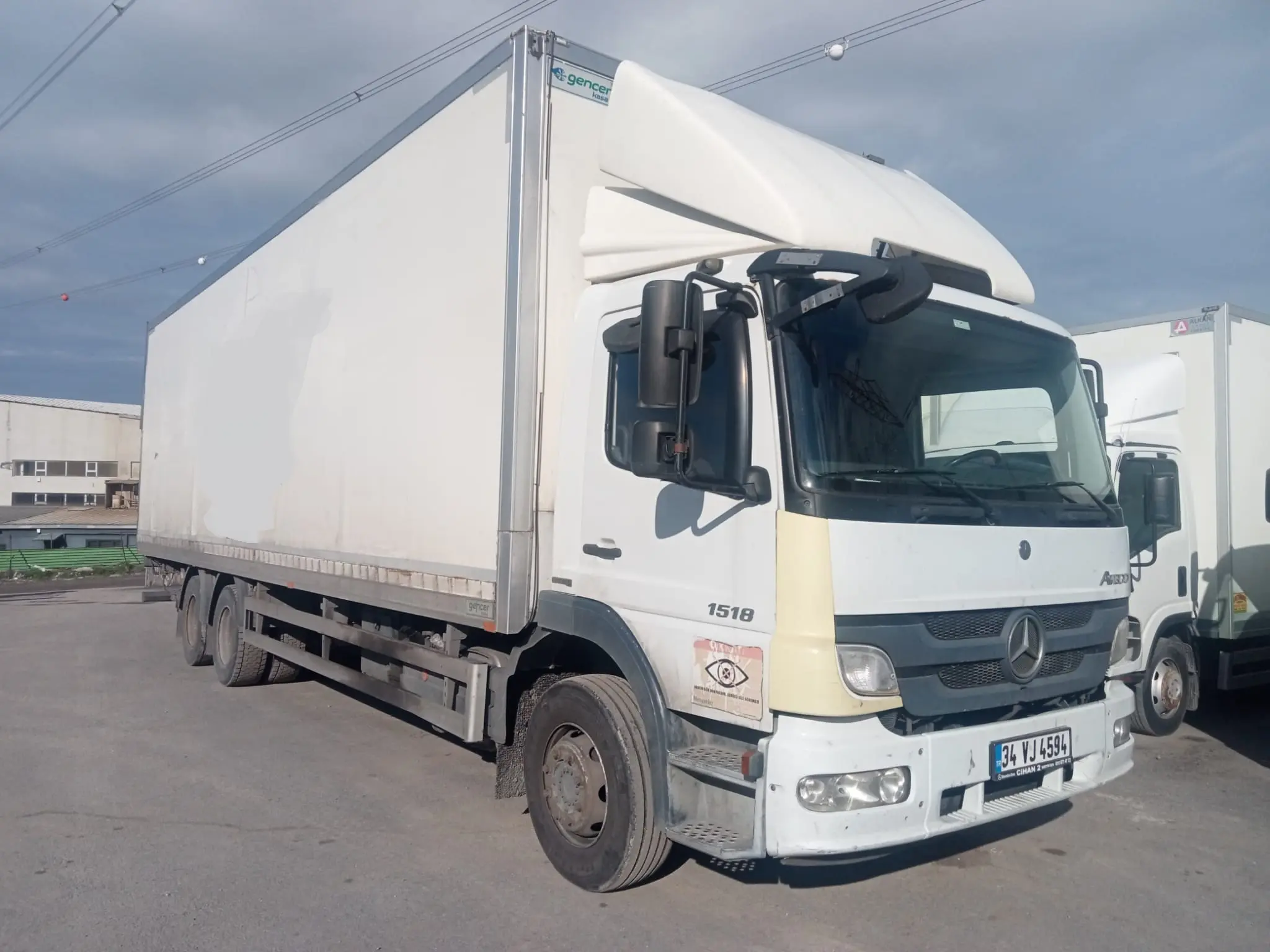 Atego 1518 10 Teker Liftli Fiber Kasa