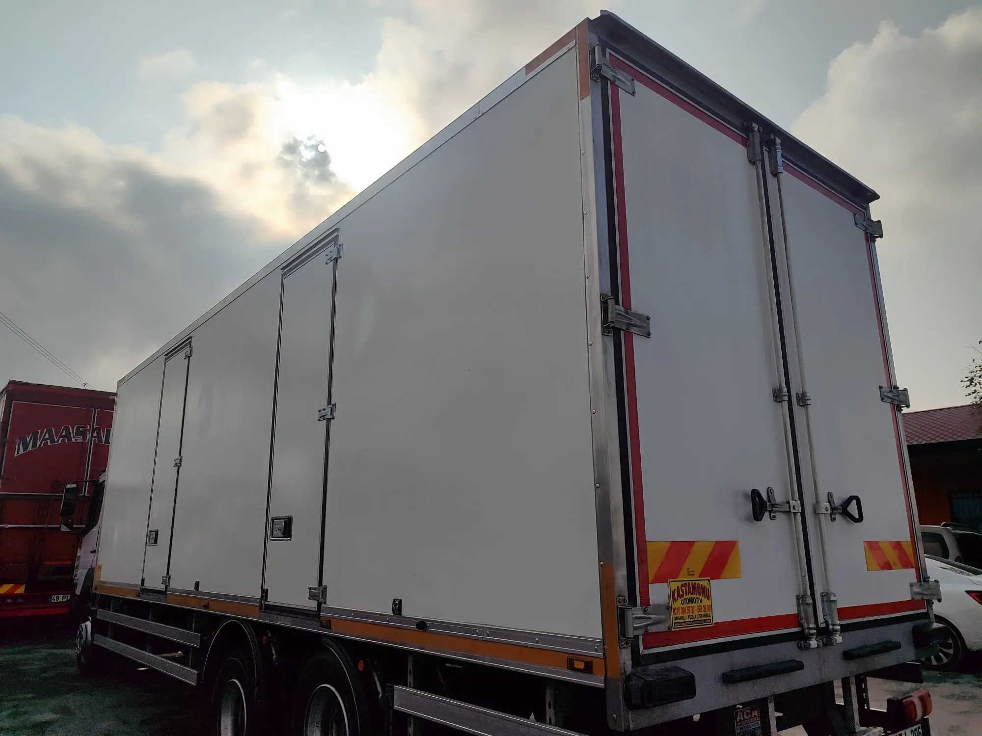 Fiber Kasa 10 Teker Atego