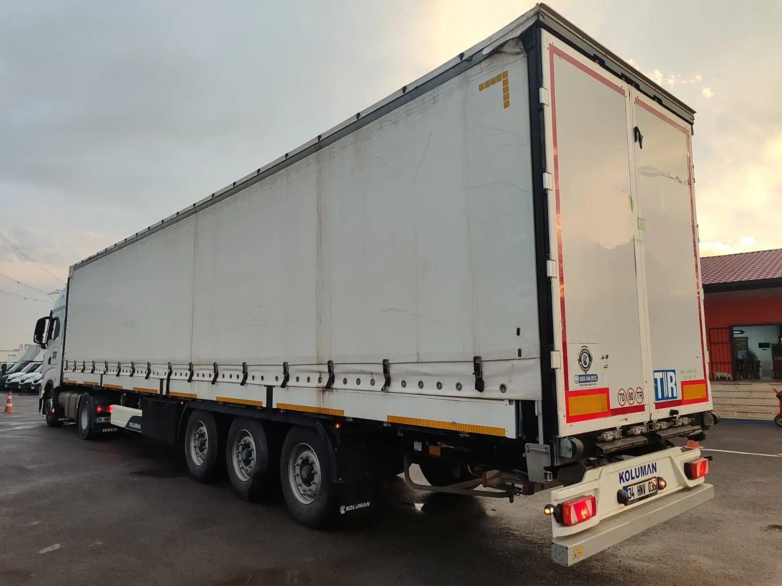 Koluman Kayar Perde Kayar Çatı